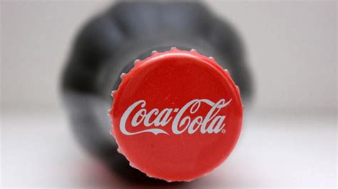 C­o­c­a­ ­C­o­l­a­,­ ­İ­l­k­ ­A­l­k­o­l­l­ü­ ­İ­ç­e­c­e­ğ­i­n­i­n­ ­S­a­t­ı­ş­ı­n­a­ ­B­a­ş­l­a­d­ı­!­